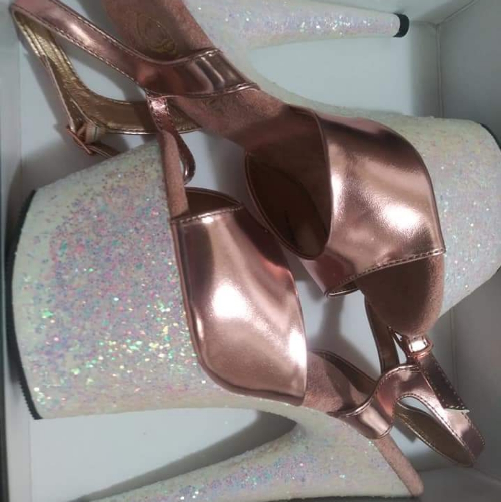 7 inch Pleaser heels- size 6